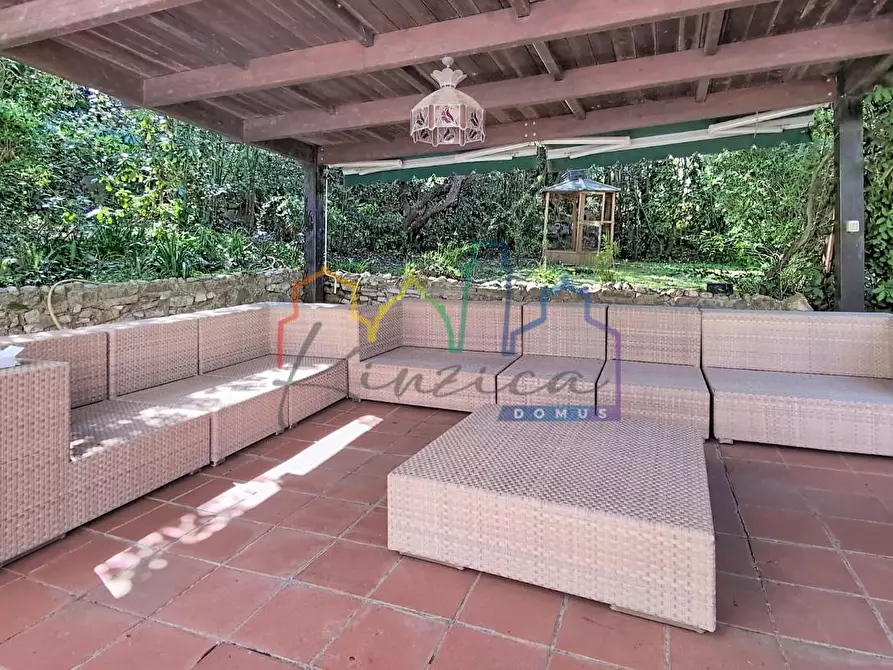 Immagine 22 di Villa in vendita  a Livorno