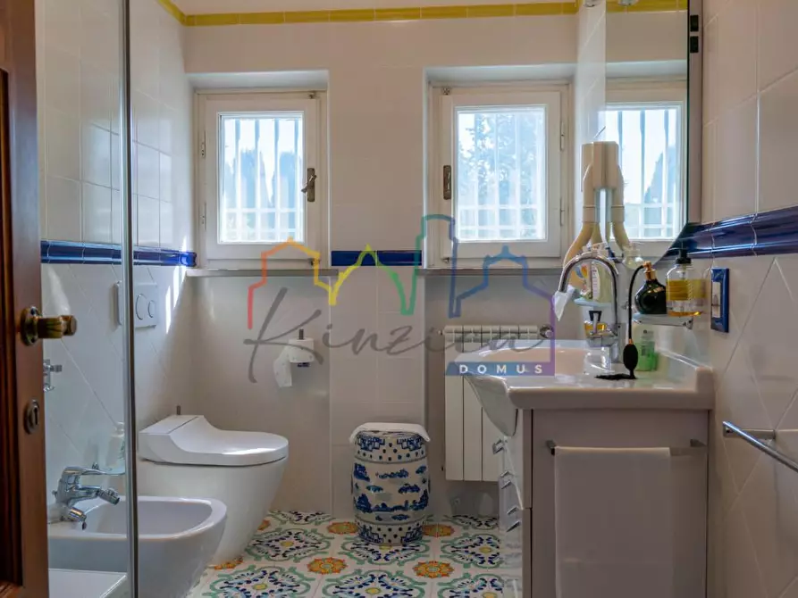 Immagine 40 di Villa in vendita  a Livorno