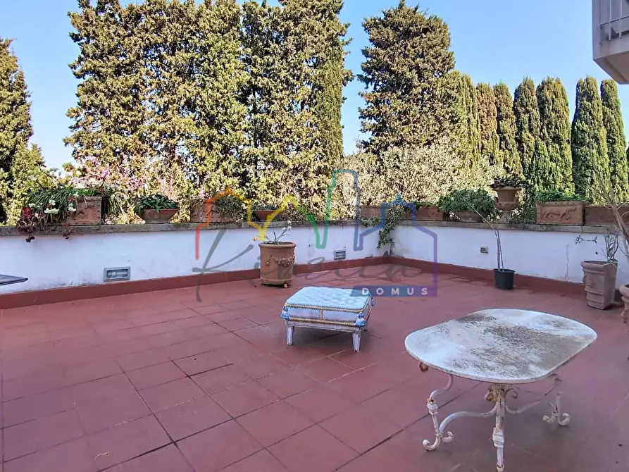 Immagine 18 di Villa in vendita  a Livorno