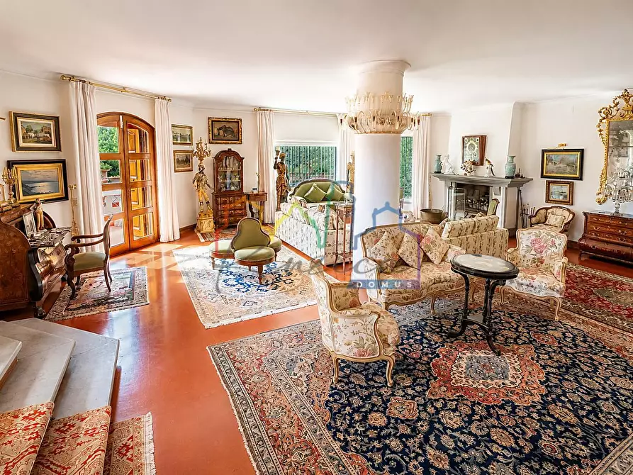 Immagine 12 di Villa in vendita  a Livorno