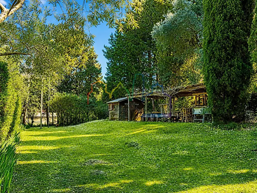 Immagine 55 di Villa in vendita  a Livorno