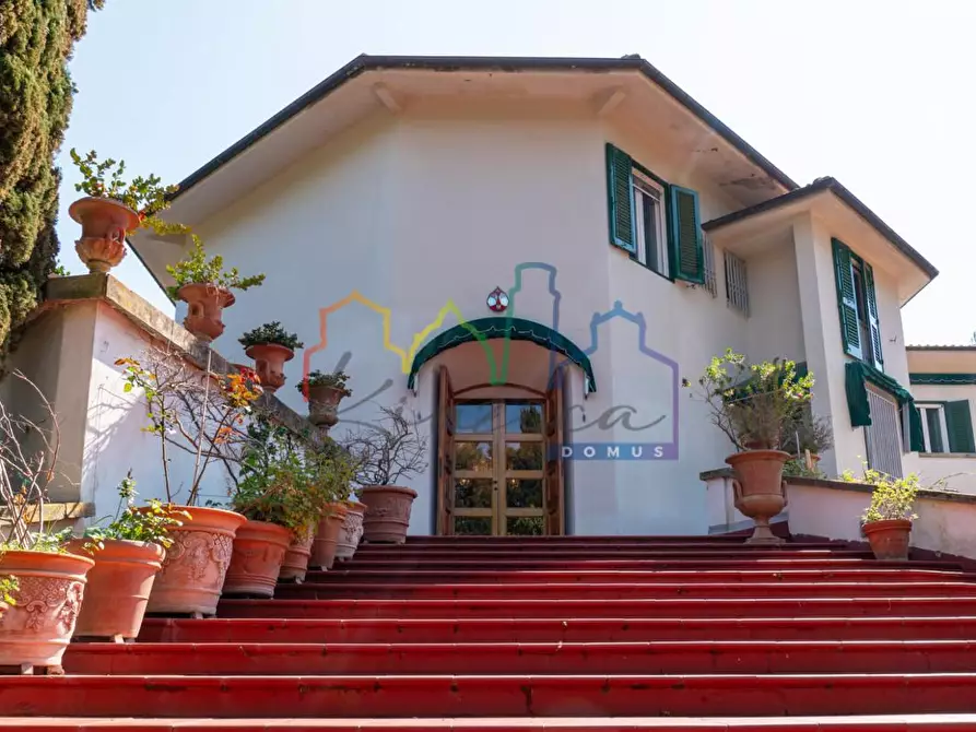 Immagine 19 di Villa in vendita  a Livorno