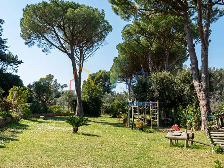 Immagine 32 di Villa in vendita  a Livorno