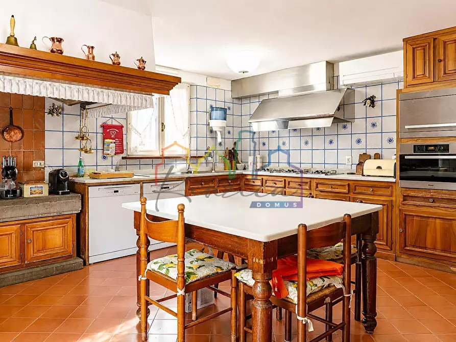 Immagine 22 di Villa in vendita  a Livorno