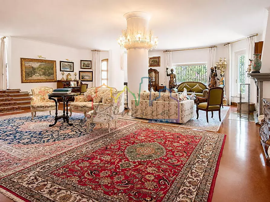 Immagine 14 di Villa in vendita  a Livorno