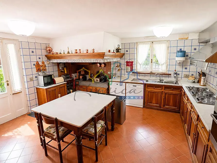 Immagine 21 di Villa in vendita  a Livorno