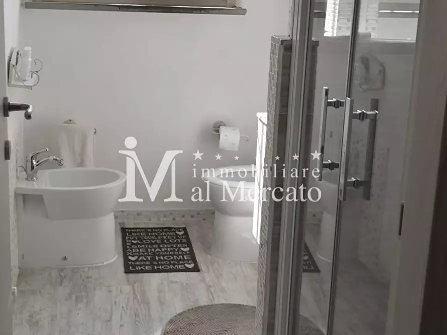 Immagine 11 di Appartamento in vendita  a Lucca