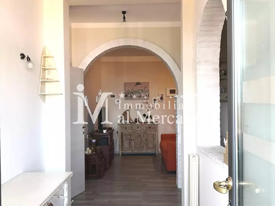 Immagine 2 di Appartamento in vendita  a Lucca