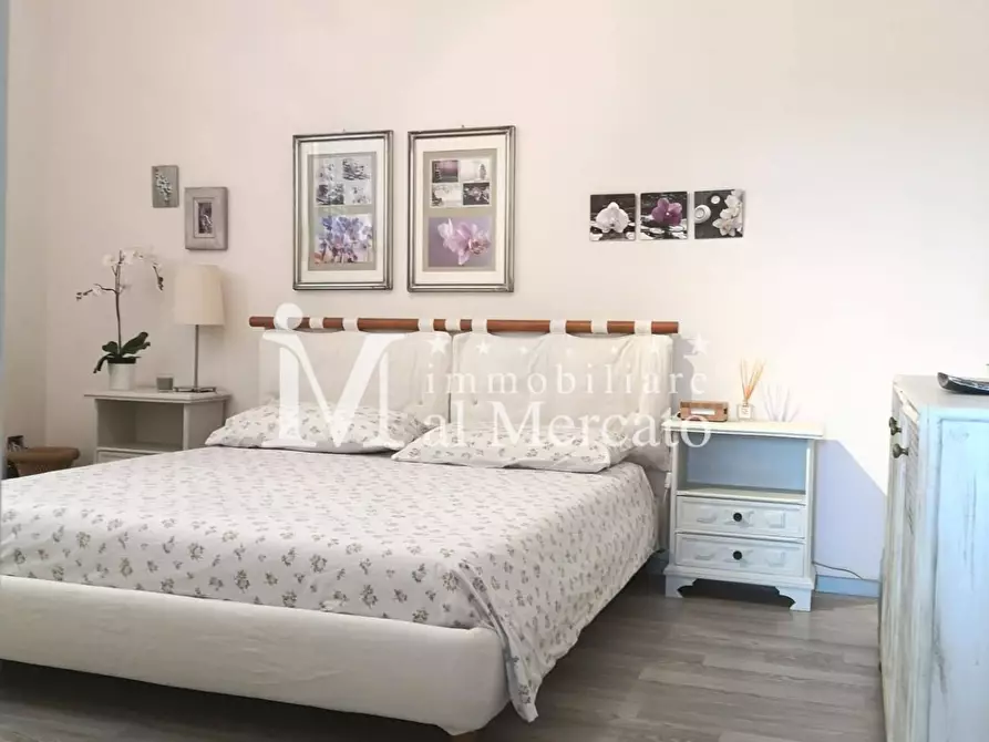 Immagine 10 di Appartamento in vendita  a Lucca