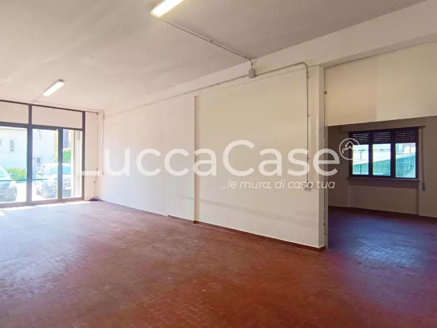 Immagine 2 di Laboratorio in vendita  a Lucca