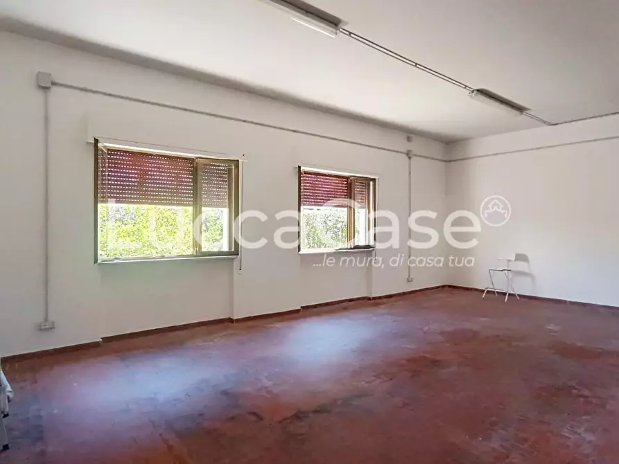 Immagine 13 di Laboratorio in vendita  a Lucca