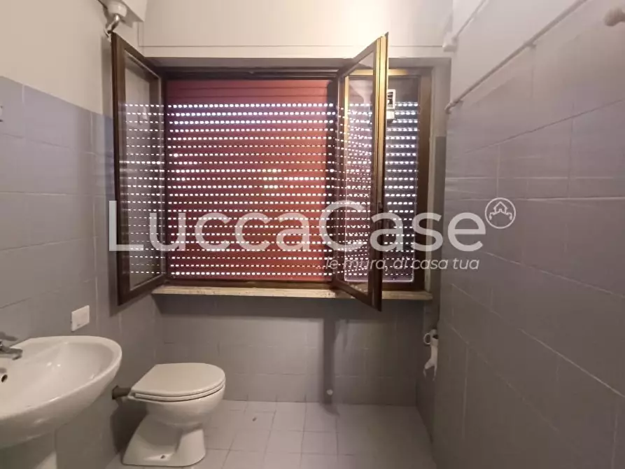 Immagine 15 di Laboratorio in vendita  a Lucca