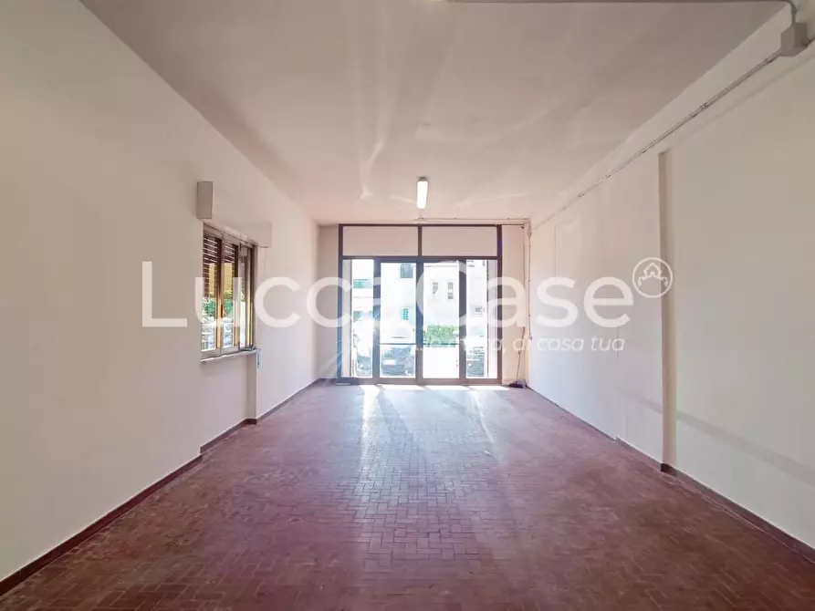 Immagine 1 di Laboratorio in vendita  a Lucca