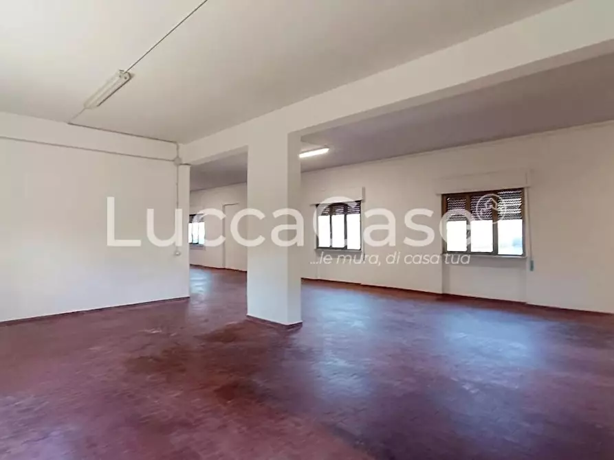 Immagine 8 di Laboratorio in vendita  a Lucca