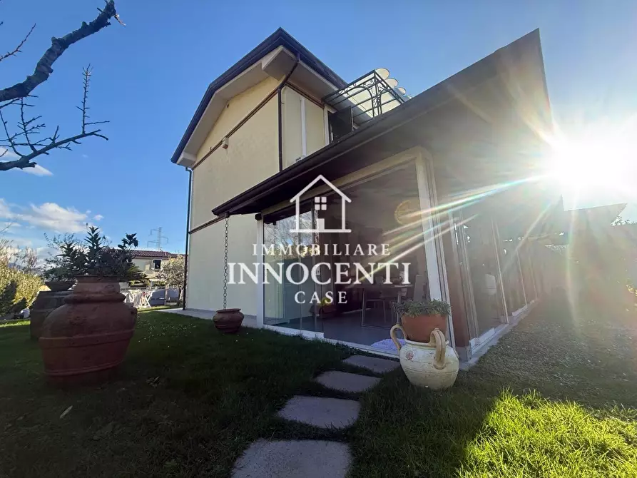 Immagine 2 di Villetta a schiera in vendita  a Massa