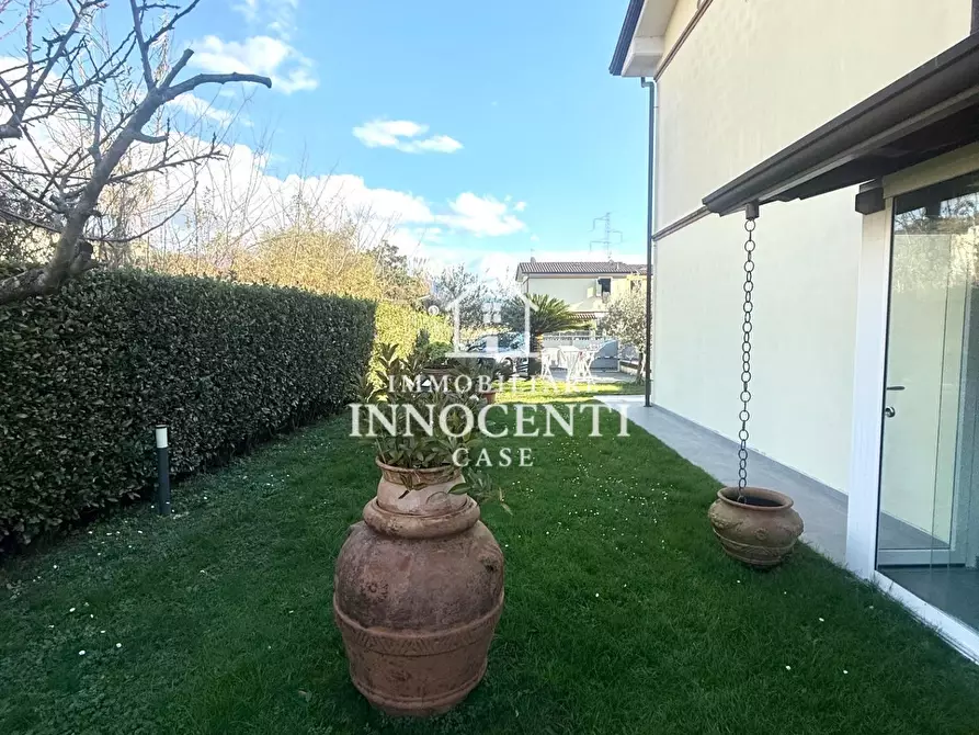 Immagine 3 di Villetta a schiera in vendita  a Massa