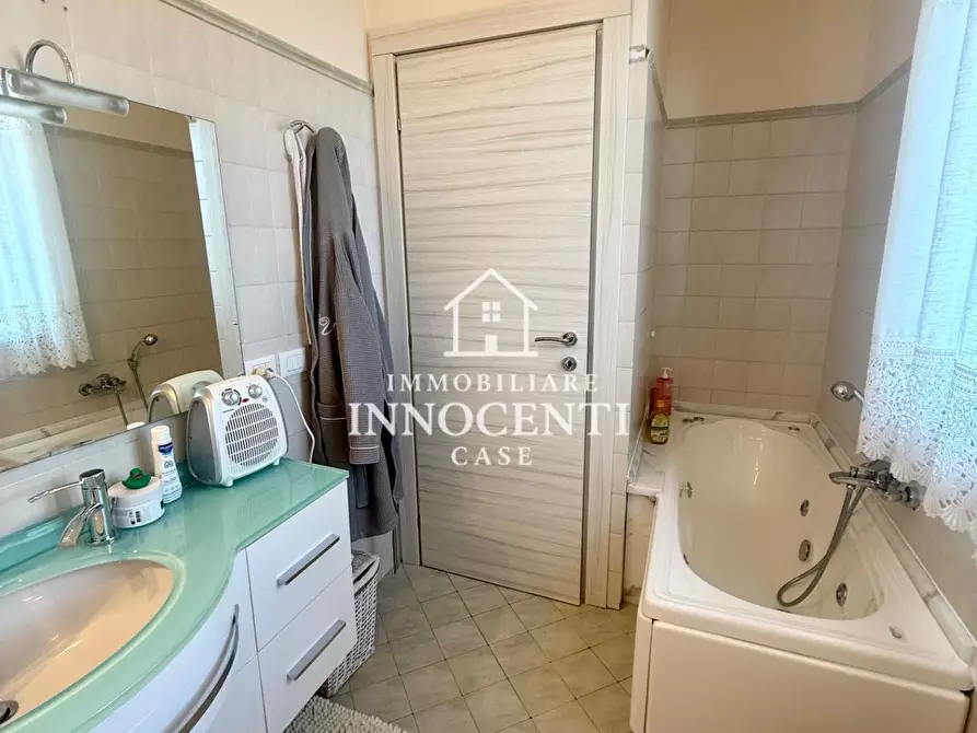 Immagine 30 di Villetta a schiera in vendita  a Massa