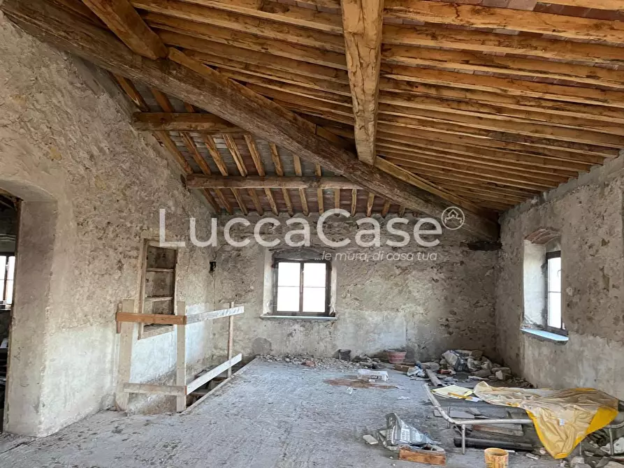 Immagine 11 di Casa colonica in vendita  a Lucca