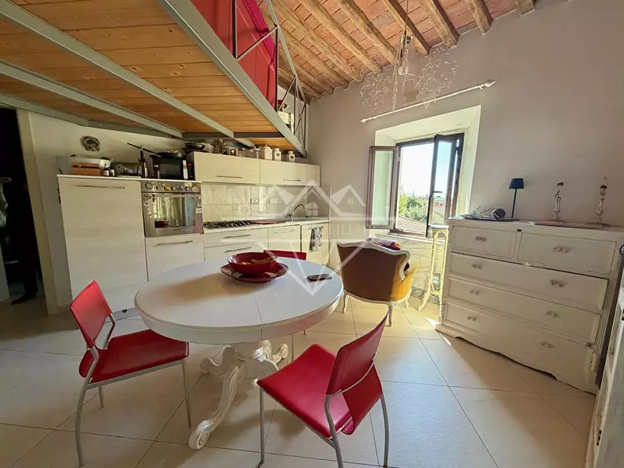 Immagine 2 di Appartamento in vendita  a Carrara