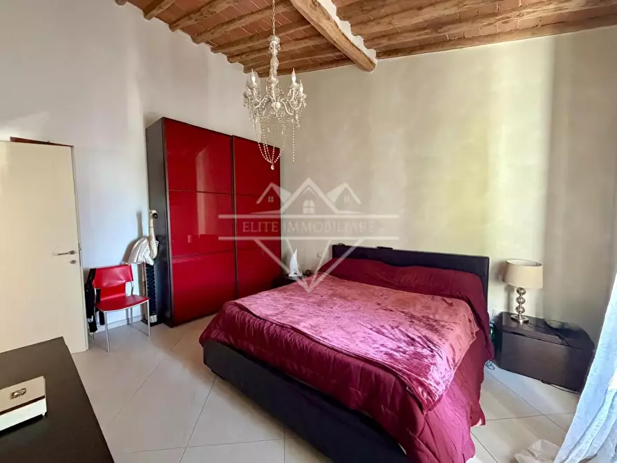 Immagine 6 di Appartamento in vendita  a Carrara