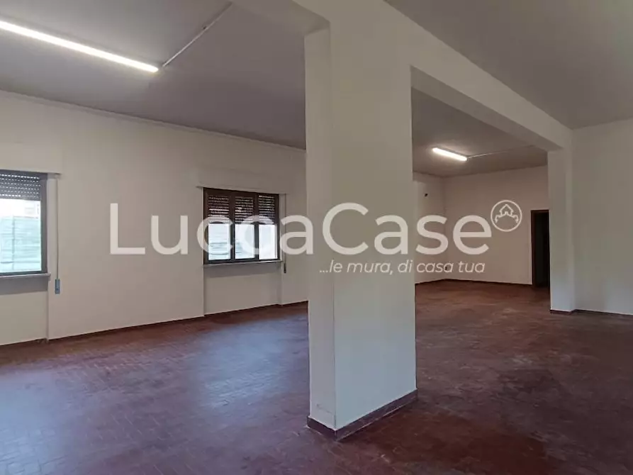 Immagine 10 di Laboratorio in affitto  a Lucca