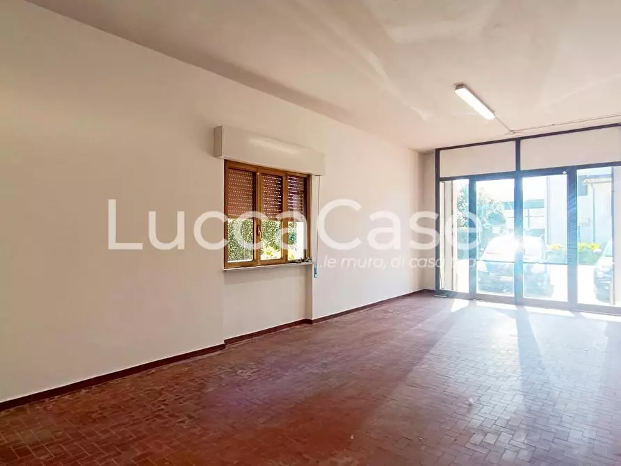 Immagine 5 di Laboratorio in affitto  a Lucca