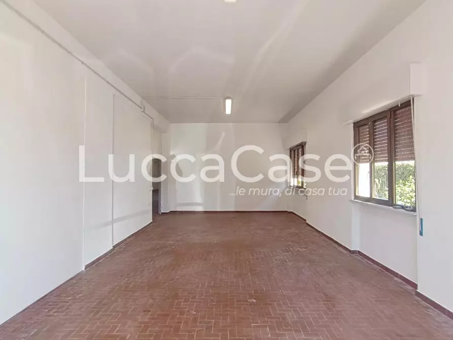 Immagine 6 di Laboratorio in affitto  a Lucca