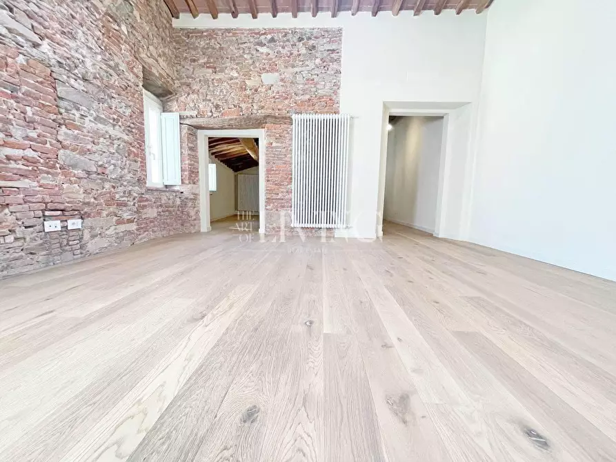 Immagine 24 di Appartamento in vendita  a Lucca