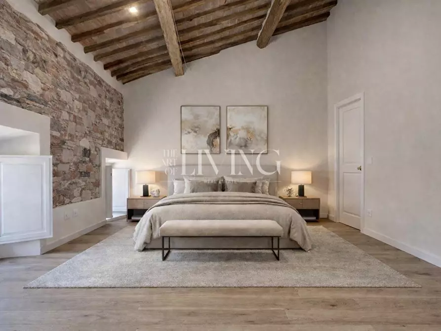 Immagine 5 di Appartamento in vendita  a Lucca