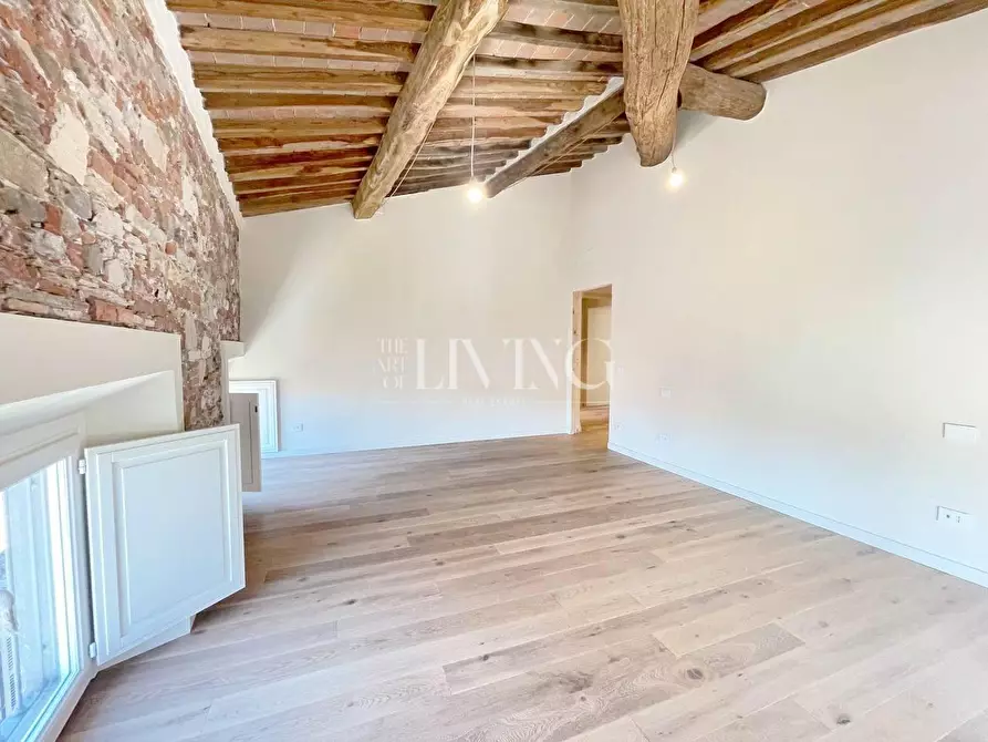 Immagine 21 di Appartamento in vendita  a Lucca