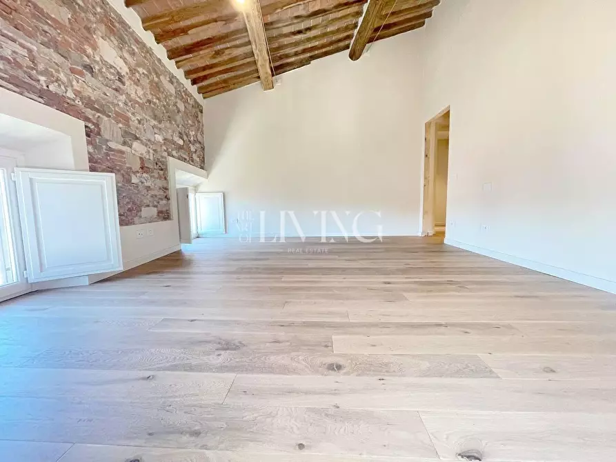 Immagine 22 di Appartamento in vendita  a Lucca