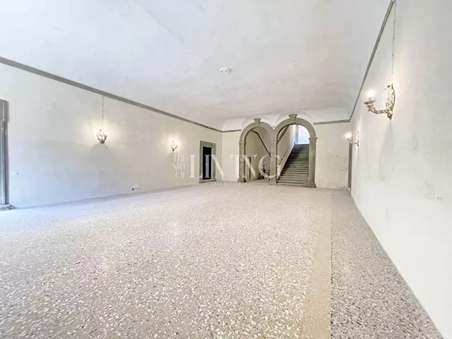 Immagine 26 di Appartamento in vendita  a Lucca