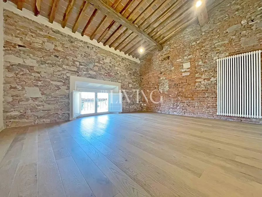 Immagine 15 di Appartamento in vendita  a Lucca