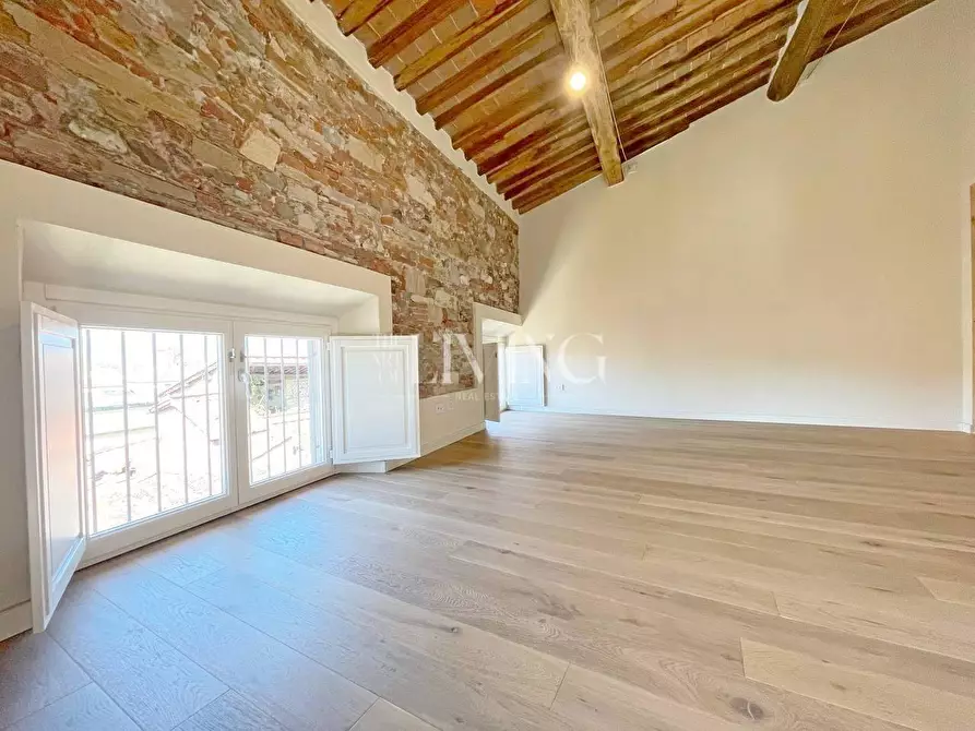Immagine 18 di Appartamento in vendita  a Lucca