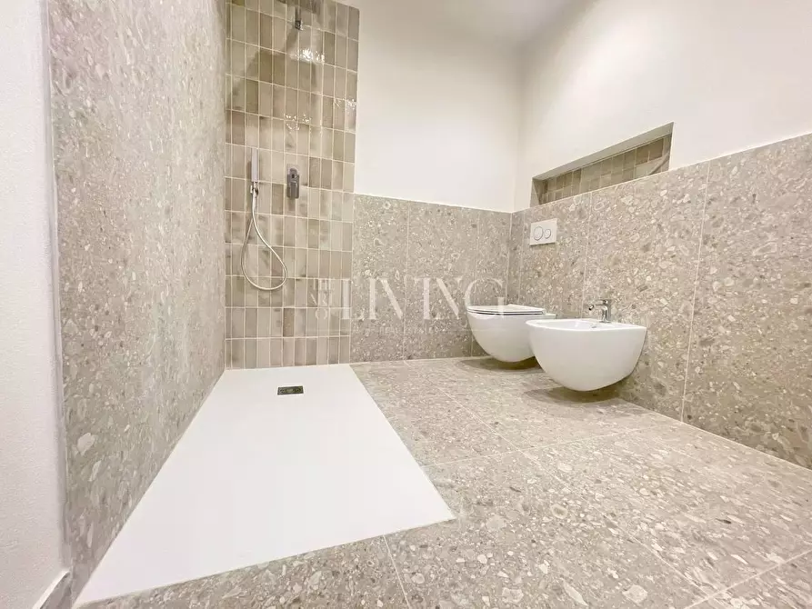 Immagine 12 di Appartamento in vendita  a Lucca