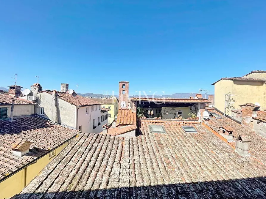 Immagine 14 di Appartamento in vendita  a Lucca
