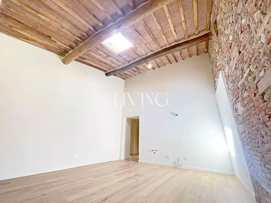 Immagine 9 di Appartamento in vendita  a Lucca