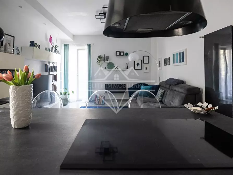 Immagine 4 di Appartamento in vendita  a Carrara