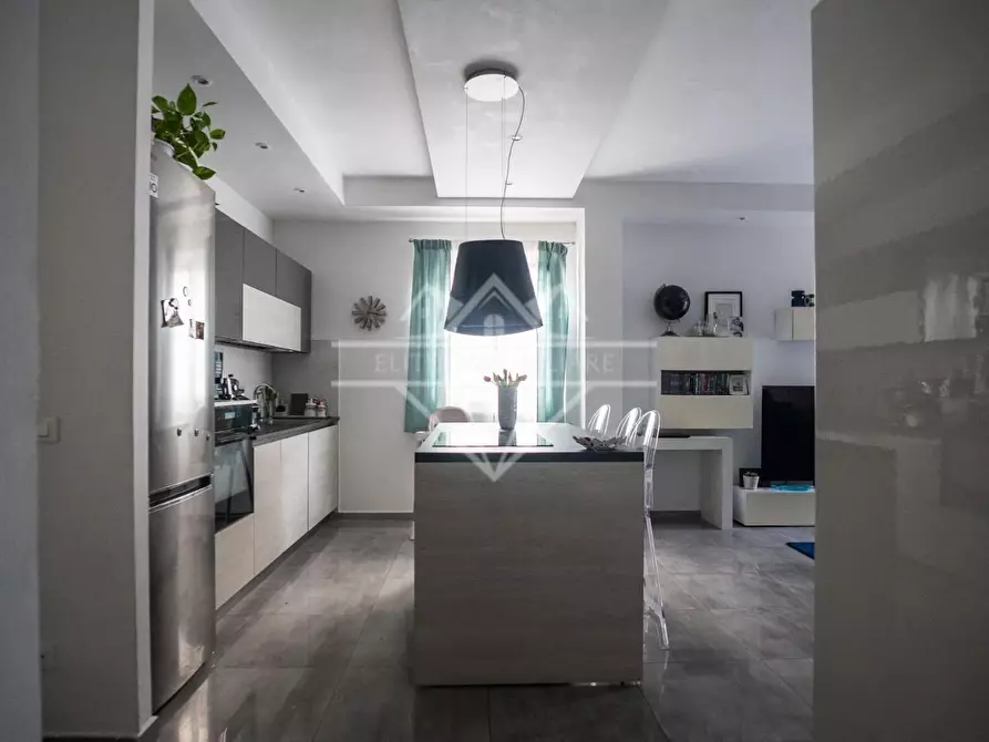 Immagine 2 di Appartamento in vendita  a Carrara