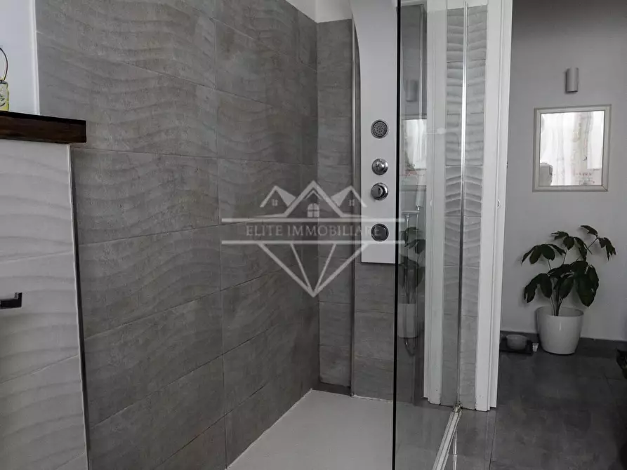 Immagine 18 di Appartamento in vendita  a Carrara