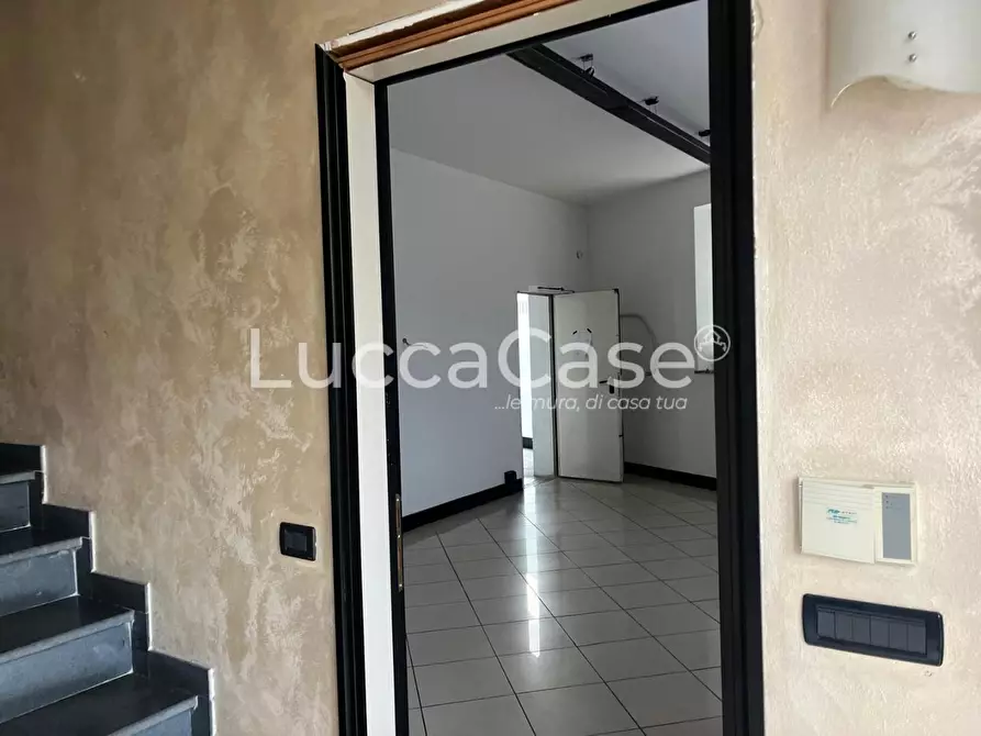 Immagine 10 di Attività artigianale in vendita  a Lucca