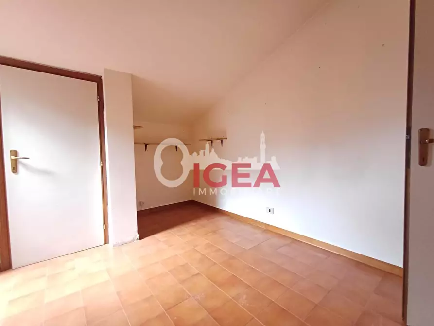 Immagine 11 di Mansarda in vendita  a Siena