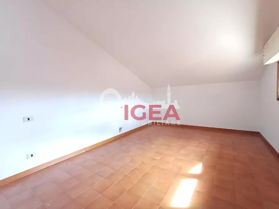 Immagine 25 di Mansarda in vendita  a Siena