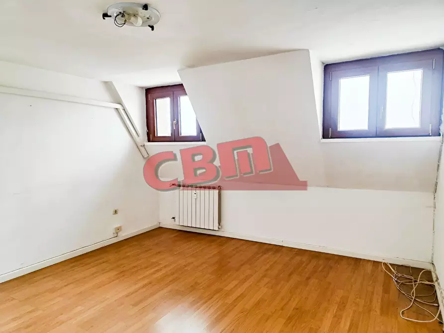 Immagine 6 di Ufficio in vendita  a Livorno