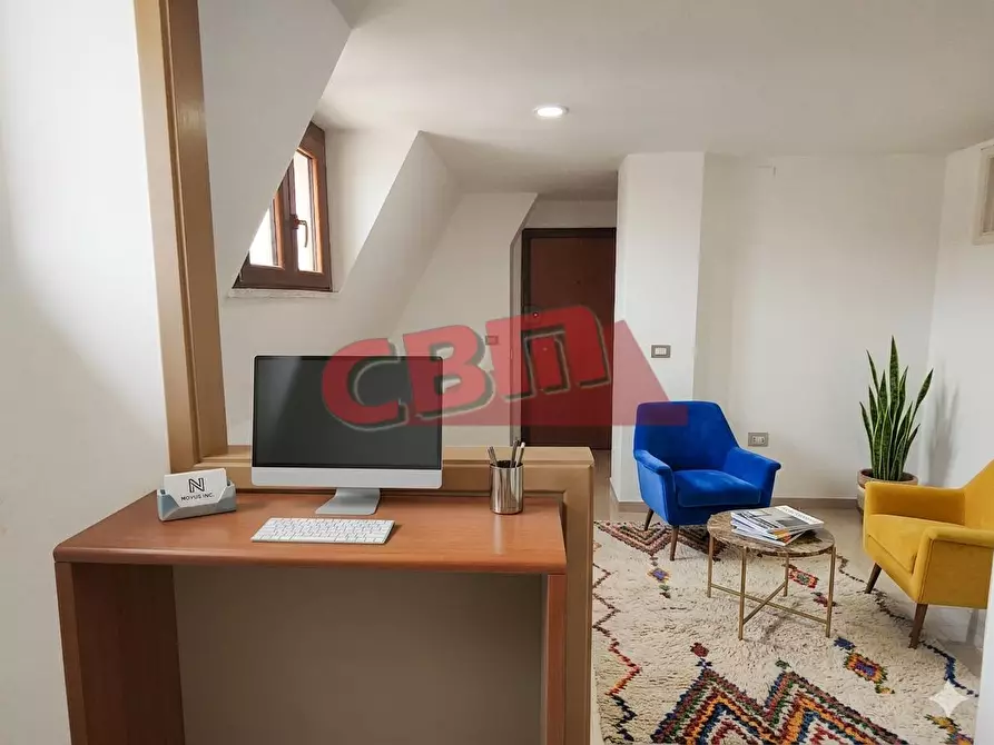 Immagine 2 di Ufficio in vendita  a Livorno