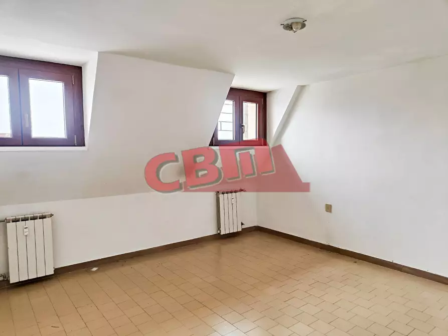 Immagine 5 di Ufficio in vendita  a Livorno