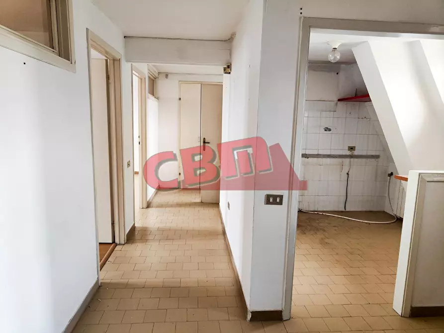 Immagine 11 di Ufficio in vendita  a Livorno