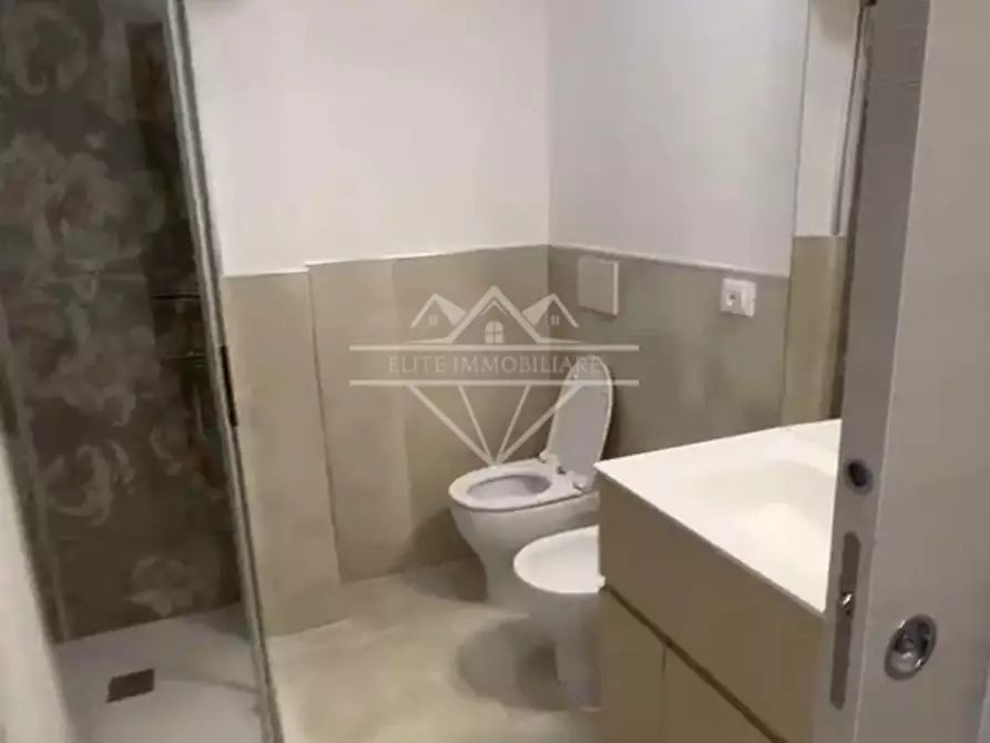 Immagine 6 di Appartamento in affitto  a Massa