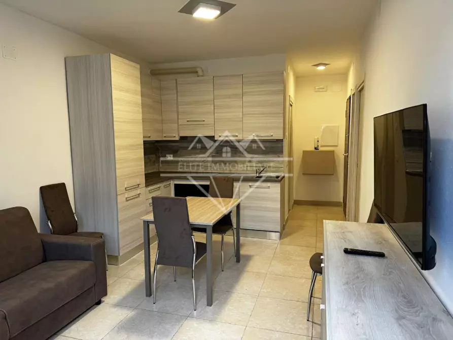 Immagine 1 di Appartamento in affitto  a Massa
