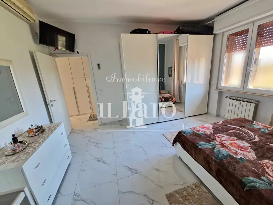 Immagine 8 di Appartamento in vendita  a Campi Bisenzio